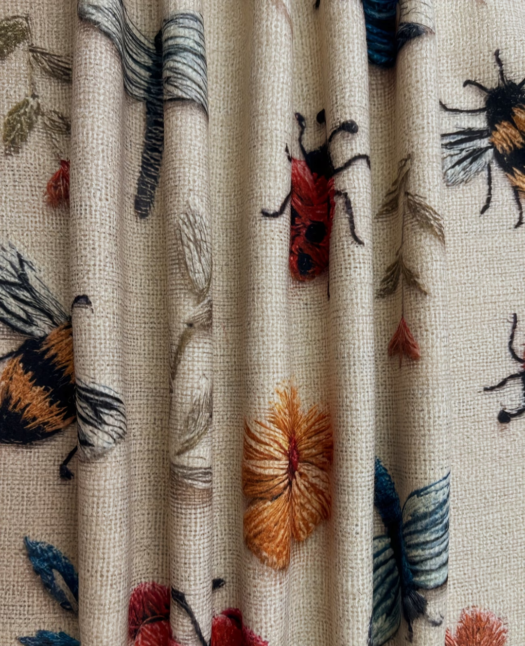 Neriita - Sweater With Floral and Insect Print