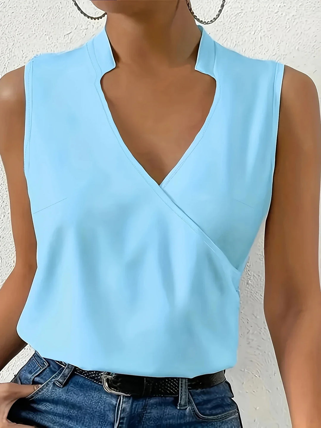 Cebulska - Elegant Sleeveless Surplice Blouse