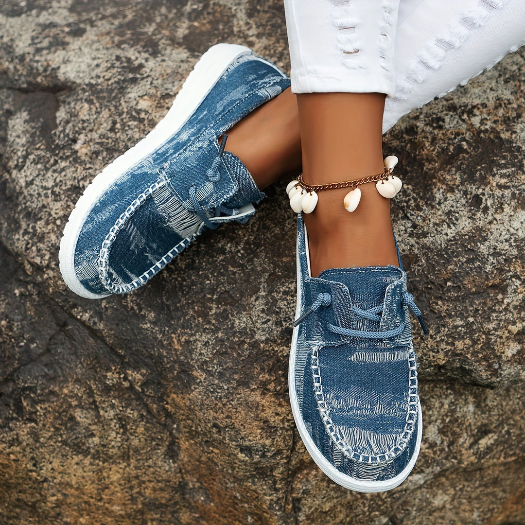 Astretira - Comfortable Lace-Up Flat Sneakers