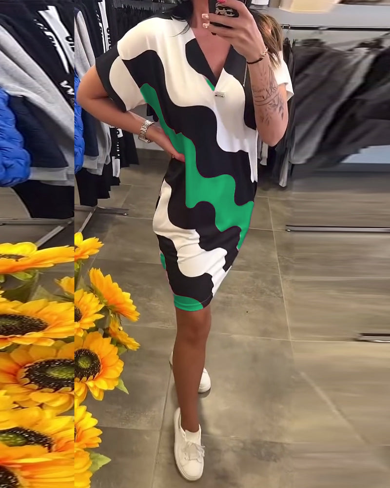 Penelope - Stylish V Neck Dress With Wavy Print