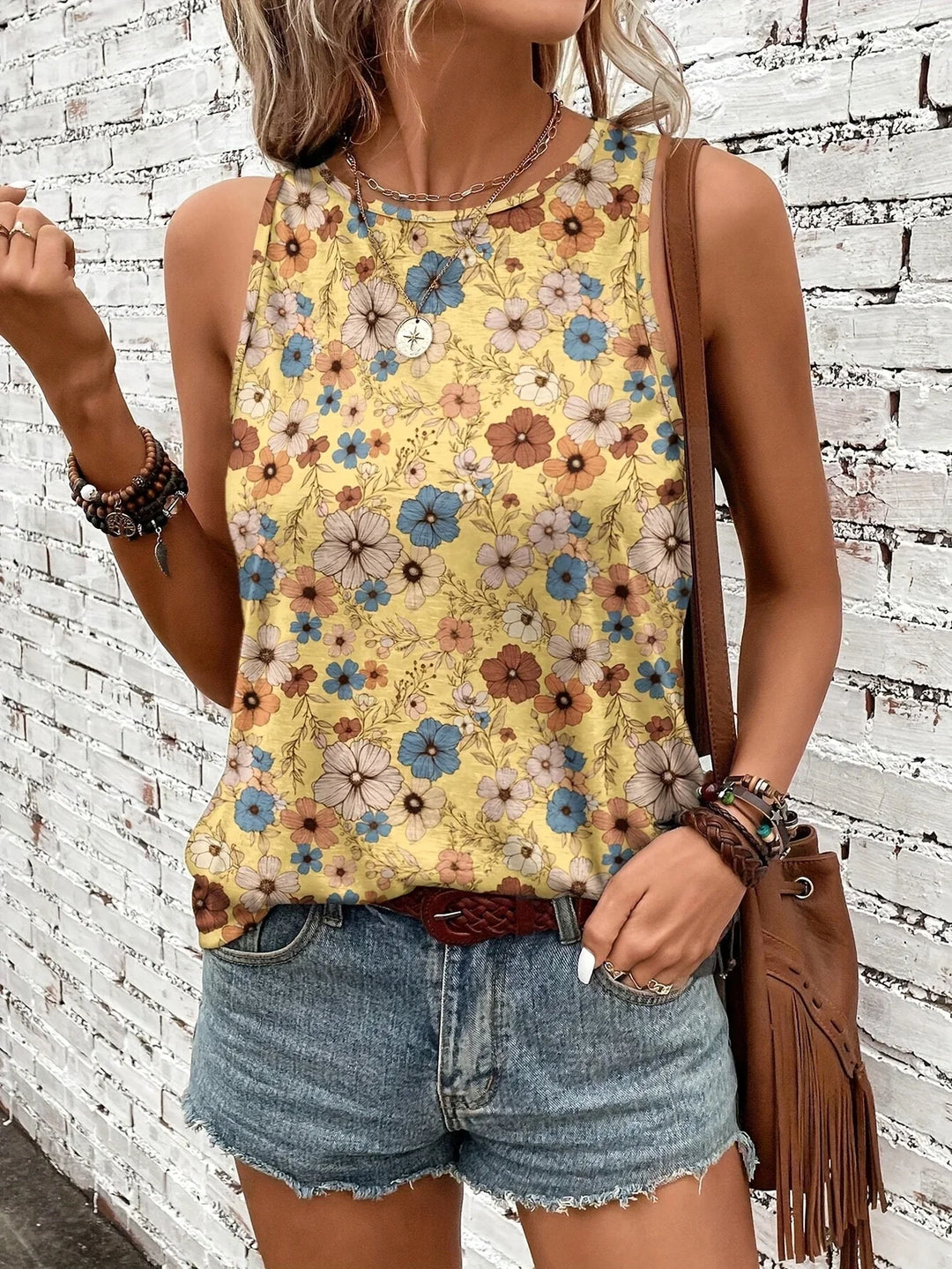 Lilou - Casual Summer Top With Floral Print