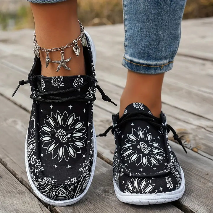 Isavella - Casual Summer Shoes With Floral Pattern
