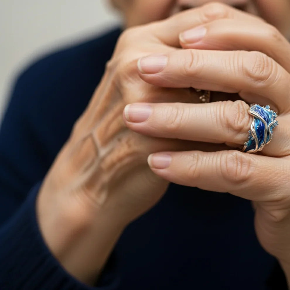 Leizuri - Vintage Gold Ring With Ocean Wave Motif