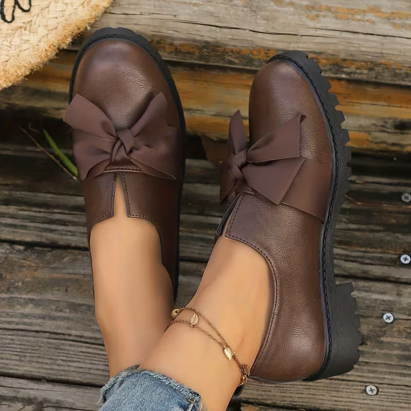 Gwenis - Elegant Bow Accent Round Toe Chunky Sole Loafers