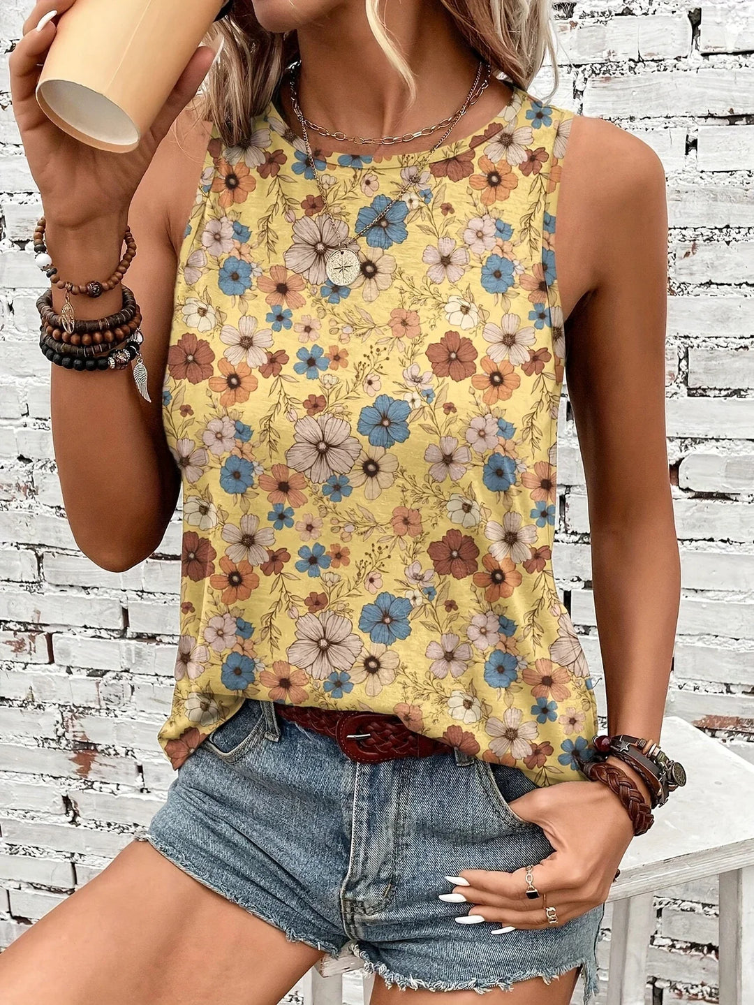 Lilou - Casual Summer Top With Floral Print
