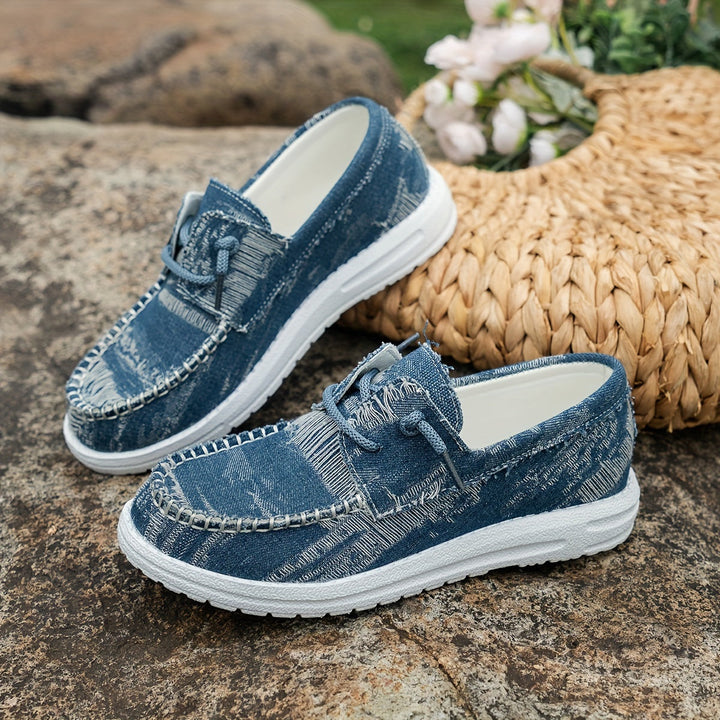 Astretira - Comfortable Lace-Up Flat Sneakers