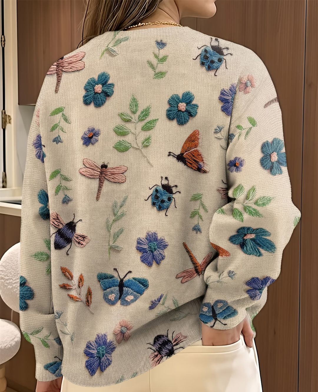 Neriita - Sweater With Floral and Insect Print