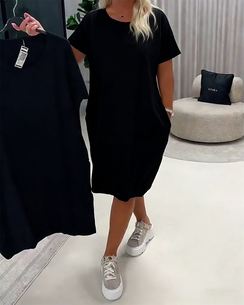 Pretty - Short Sleeved Dress With a Round Neckline