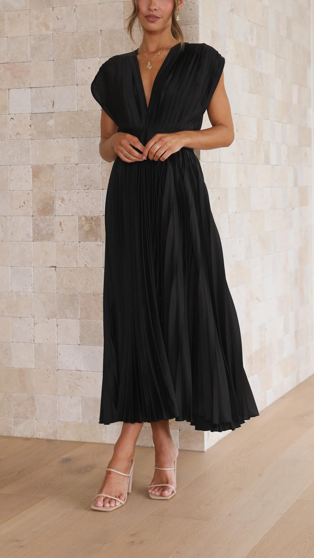 Iria - Elegant Pleated Dress