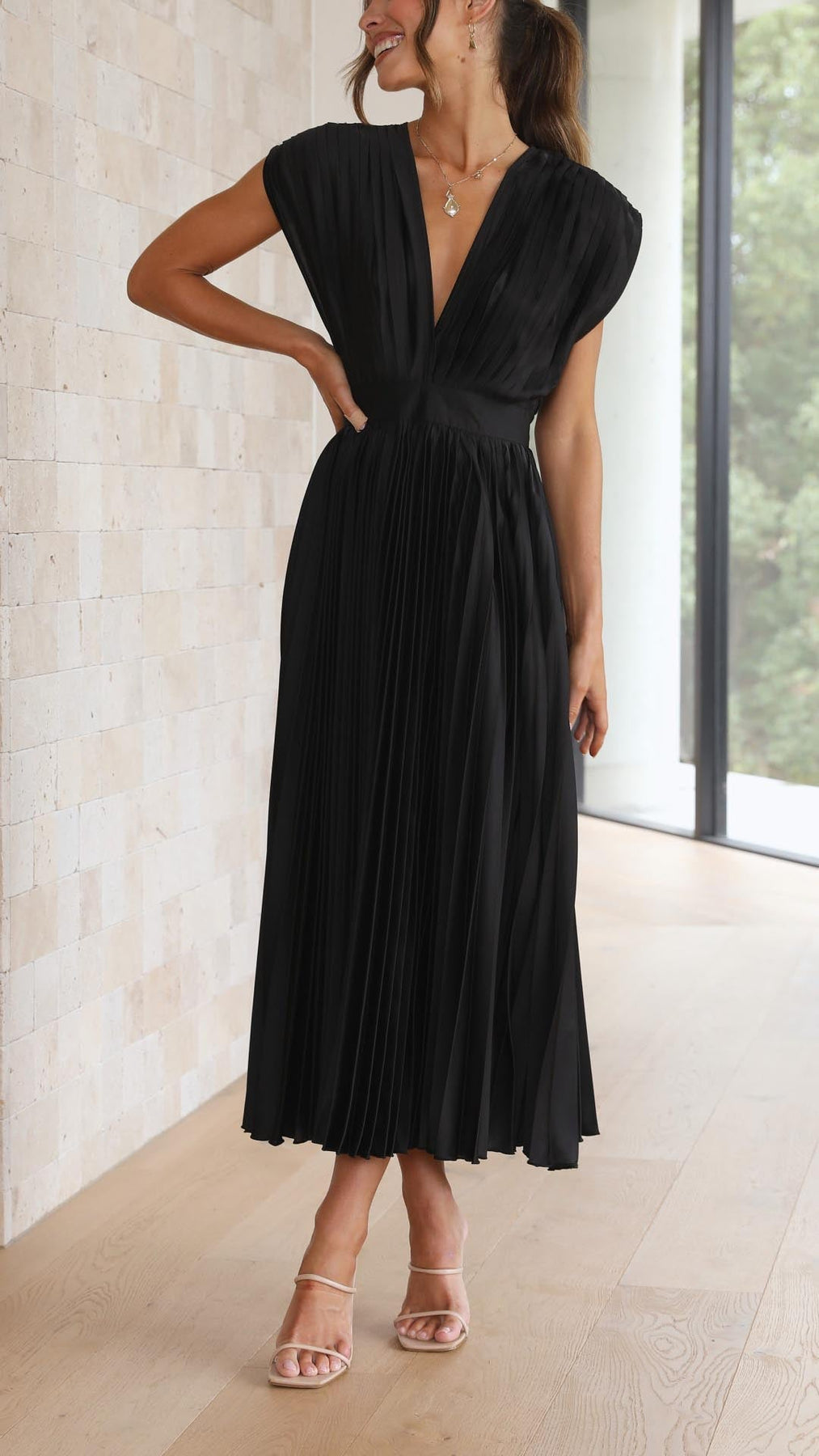 Iria - Elegant Pleated Dress