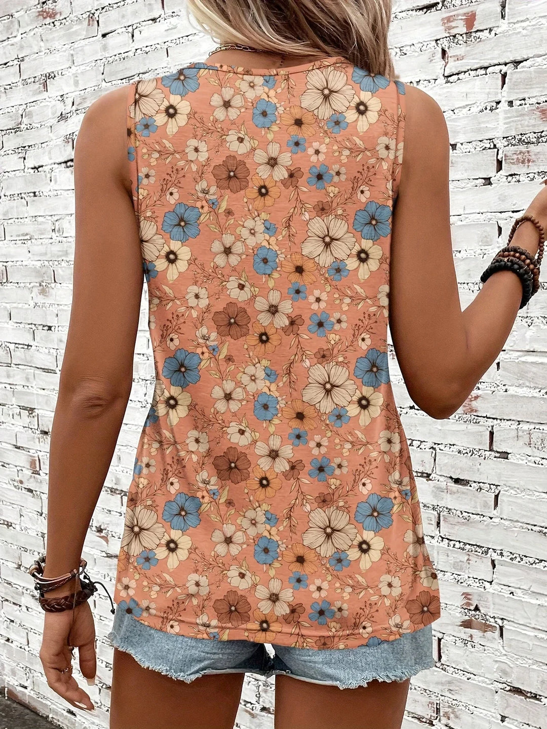 Lilou - Casual Summer Top With Floral Print