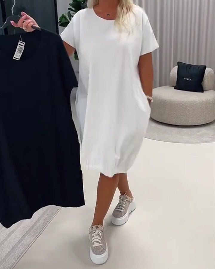Pretty - Short Sleeved Dress With a Round Neckline