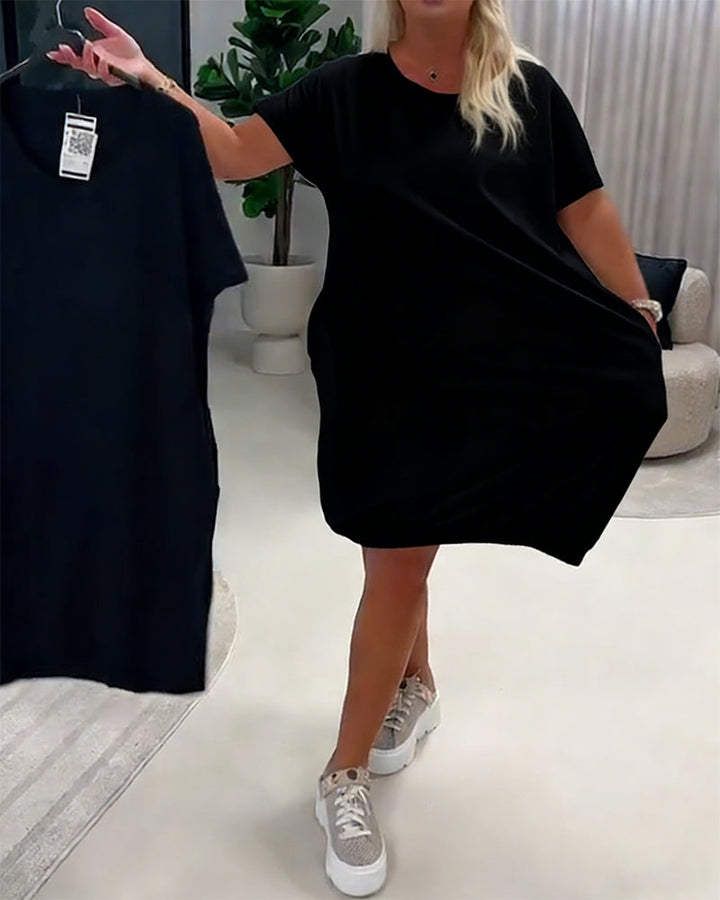 Pretty - Short Sleeved Dress With a Round Neckline