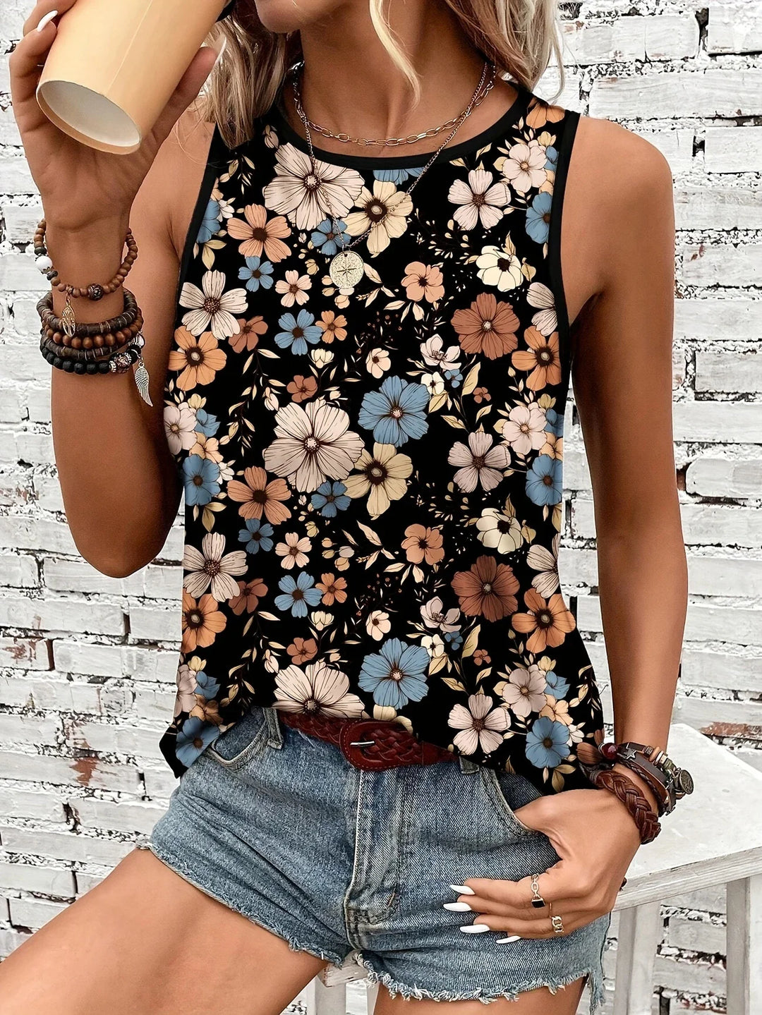 Lilou - Casual Summer Top With Floral Print