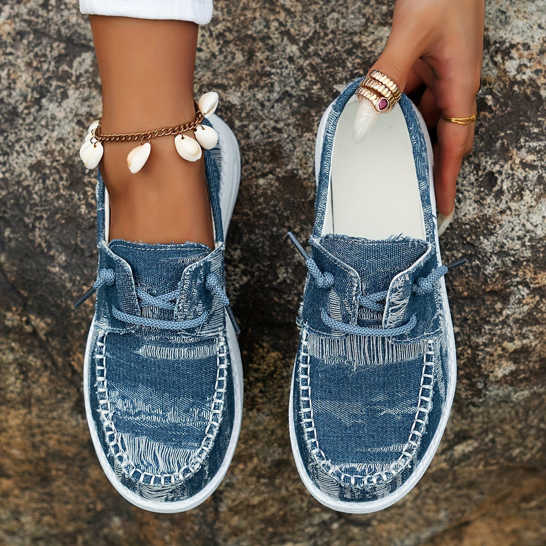 Astretira - Comfortable Lace-Up Flat Sneakers