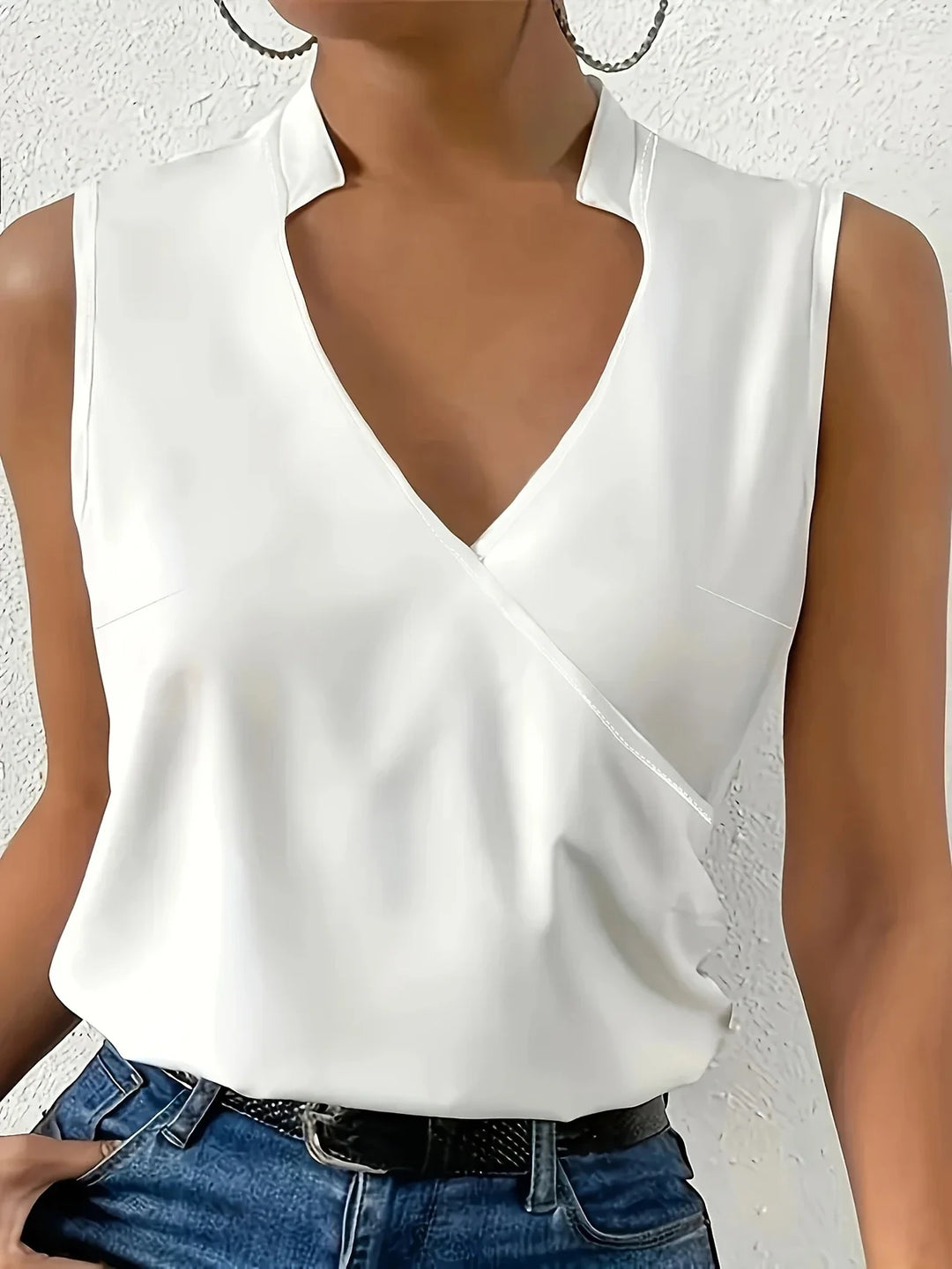 Cebulska - Elegant Sleeveless Surplice Blouse