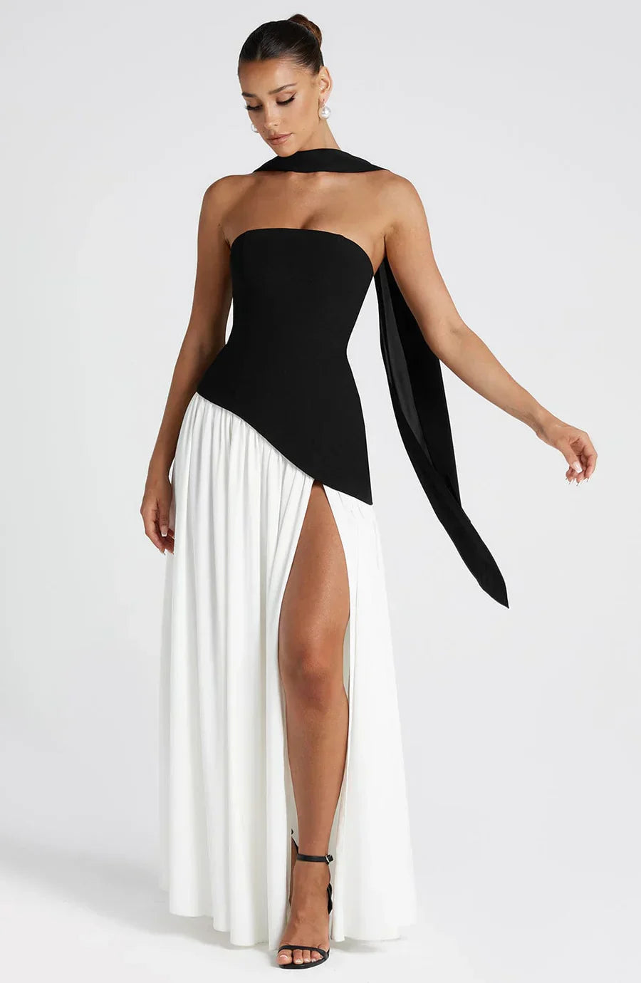 Zalfaa - Elegant Sleeveless Long Dress